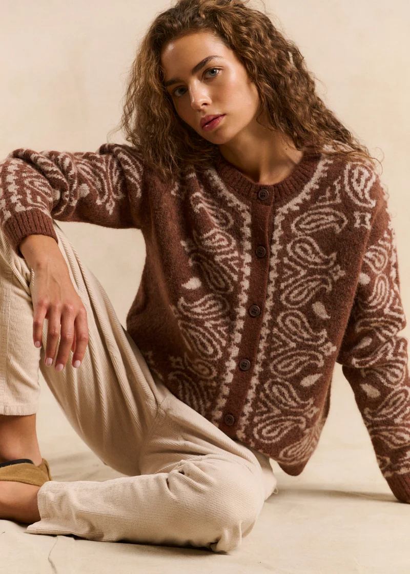 Gilet en maille jacquard motif bandana