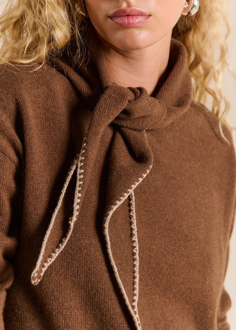 Pull col rond écharpe amovible
