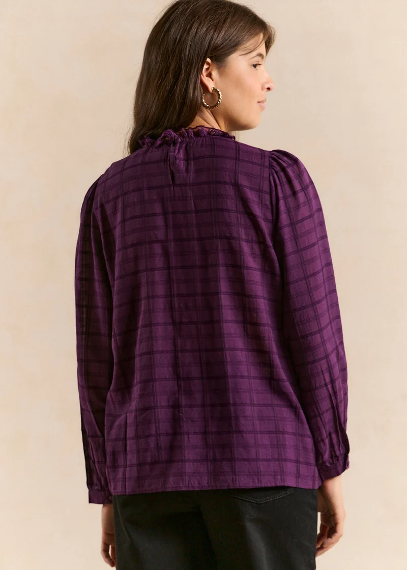 Blouse à carreaux col volanté brodé