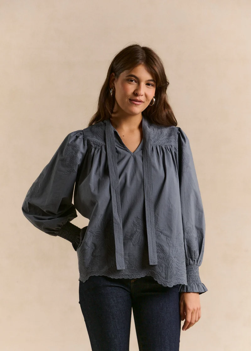 Blouse brodée col tunisien