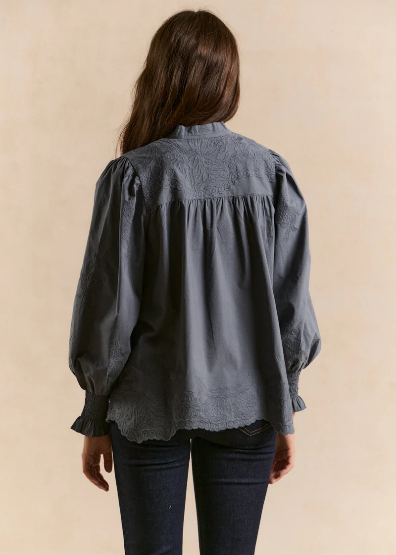 Blouse brodée col tunisien
