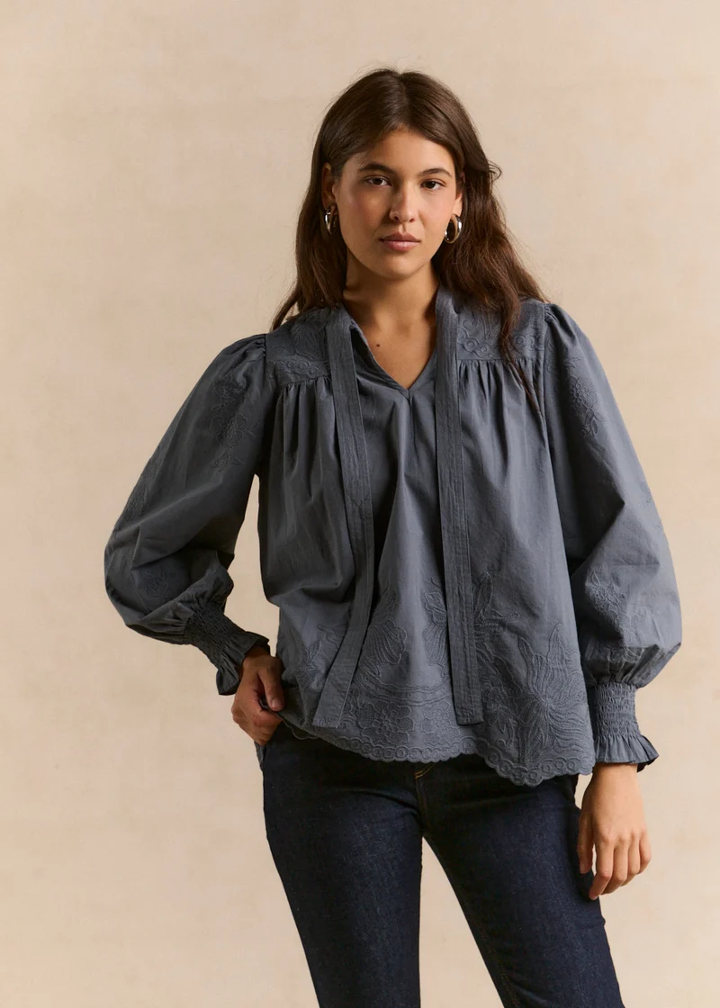 Blouse brodée col tunisien