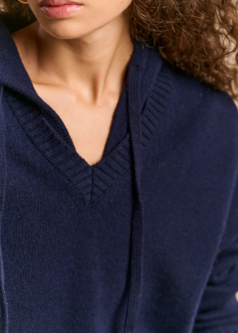 Pull col V à capuche en laine