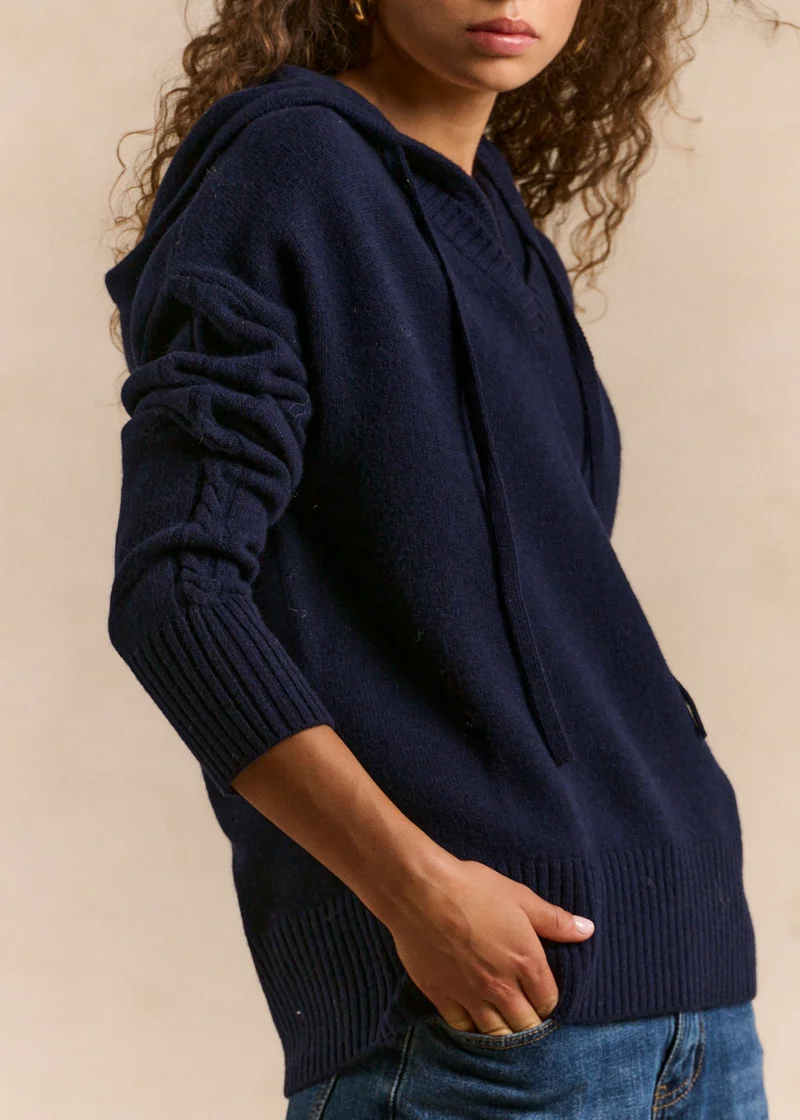 Pull col V à capuche en laine
