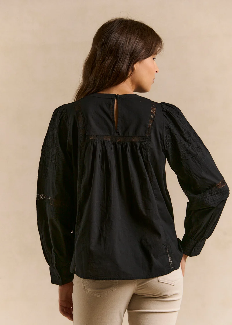 Blouse en voile de coton brodée