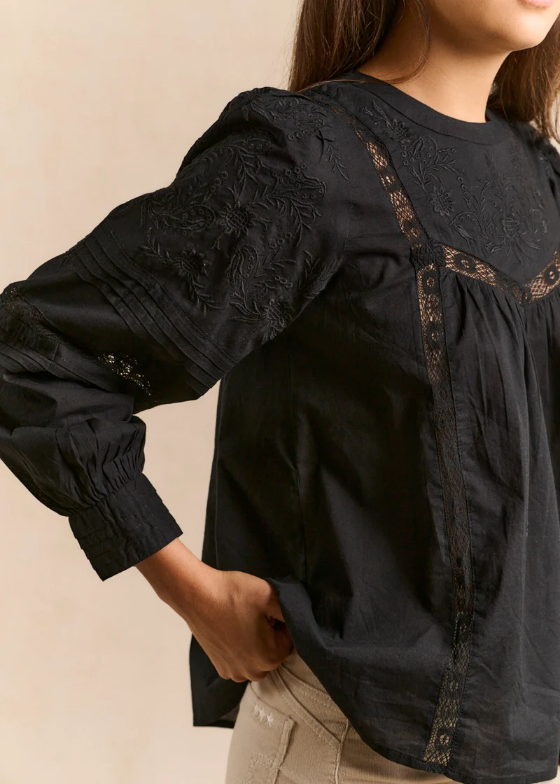 Blouse en voile de coton brodée