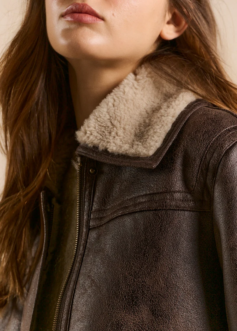 Veste droite effet suede col fourrure