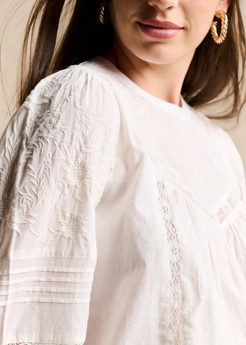 Blouse en voile de coton brodée