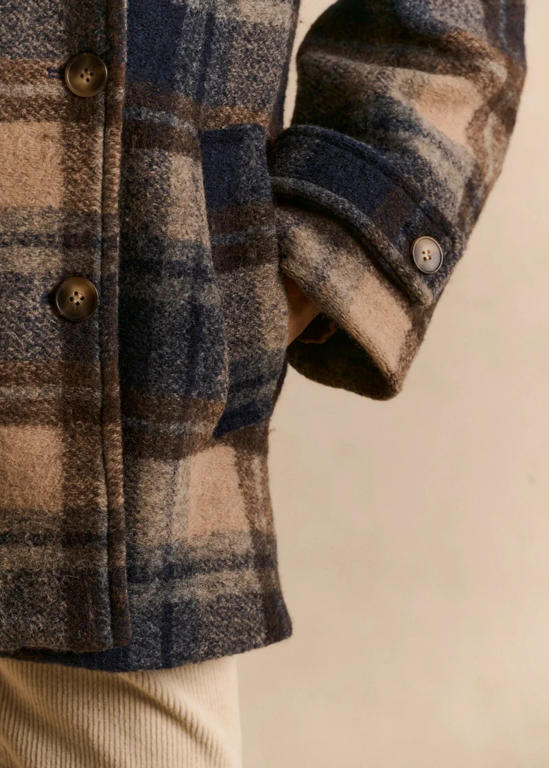 Manteau court à carreaux