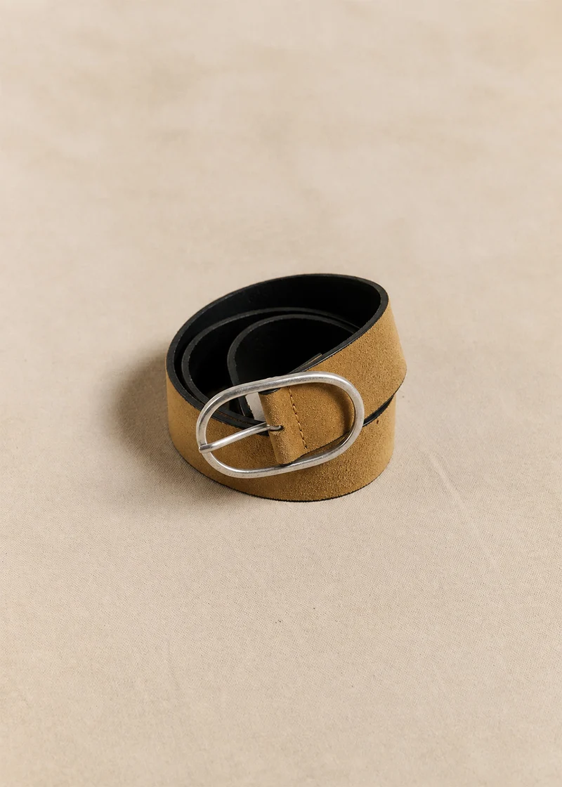 Ceinture en cuir avec une boucle ovale