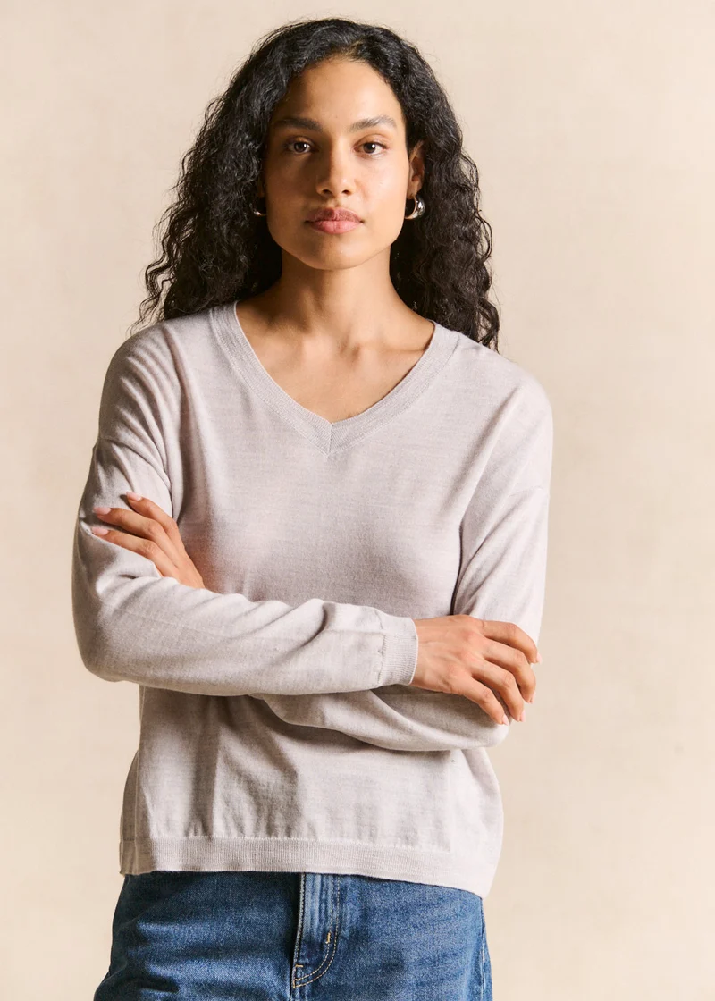 Pull fin col v en laine