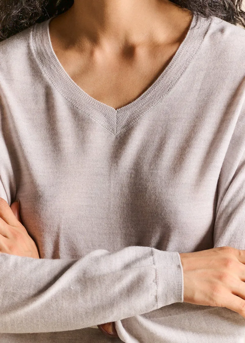 Pull fin col v en laine