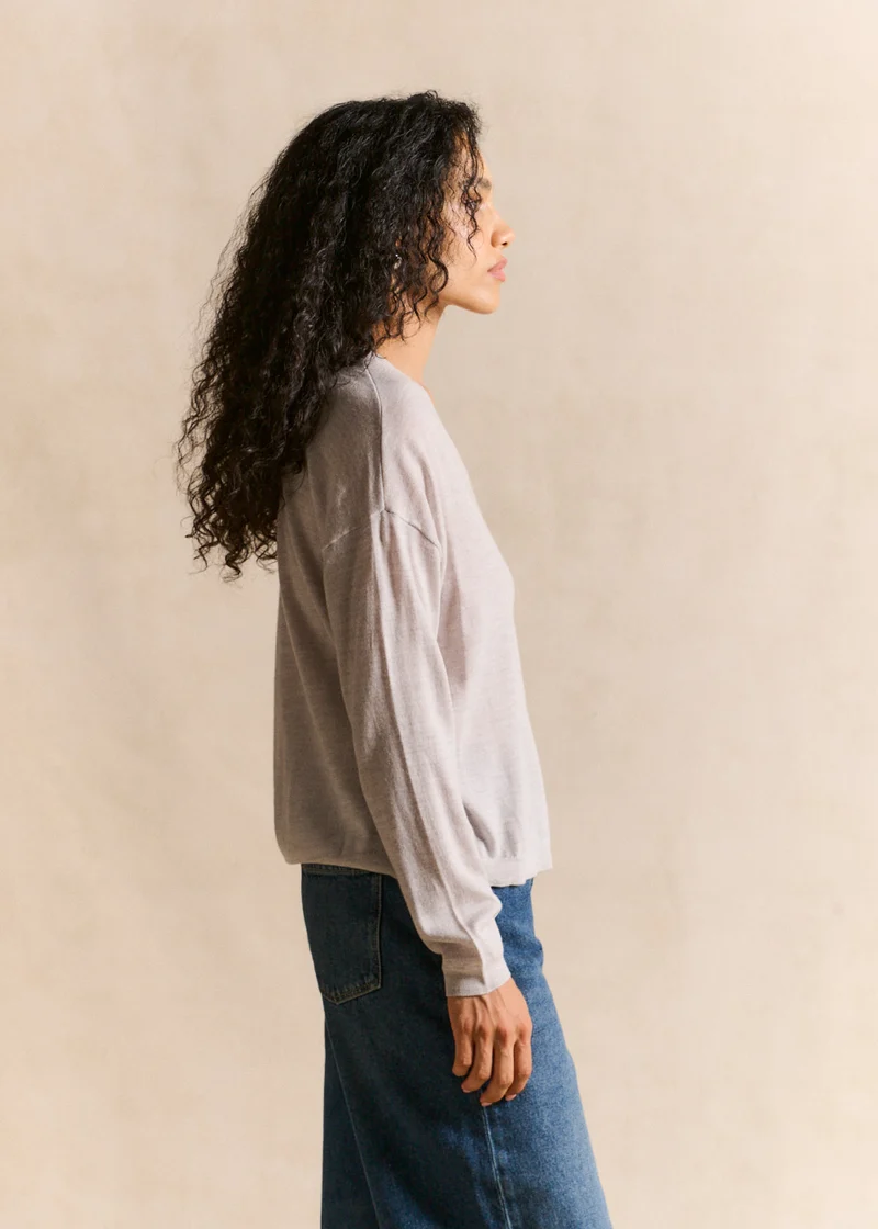 Pull fin col v en laine