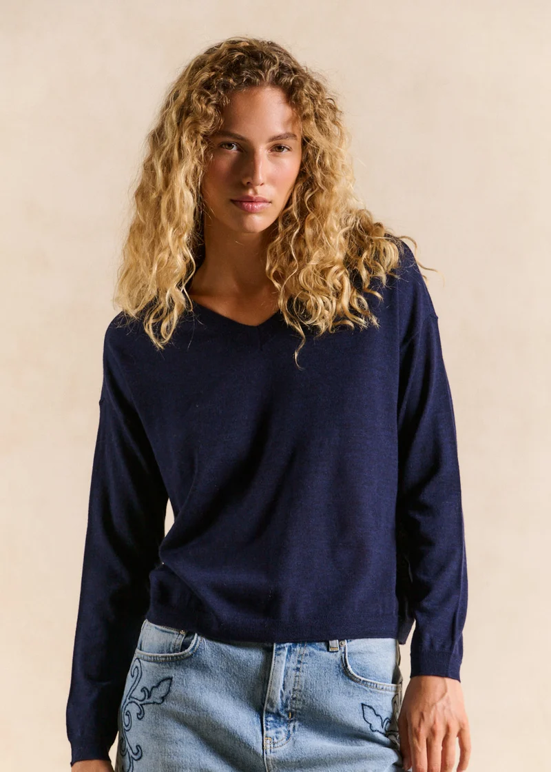 Pull fin col v en laine