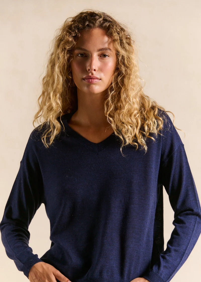 Pull fin col v en laine