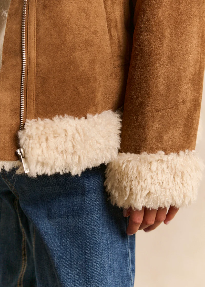 Veste courte en fausse peau lainée
