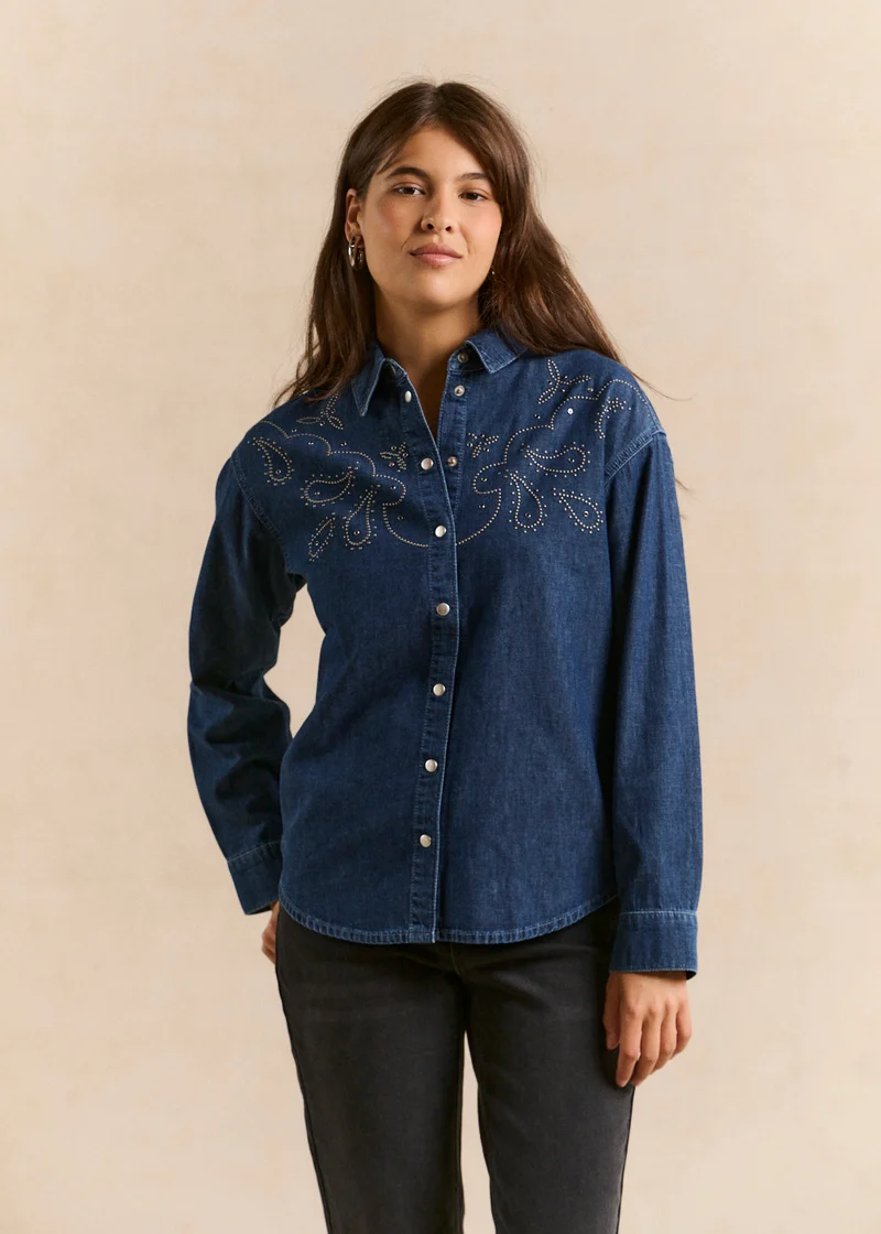 Chemise en denim avec clous