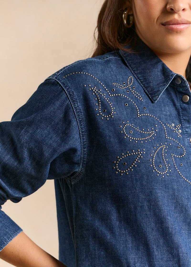 Chemise en denim avec clous