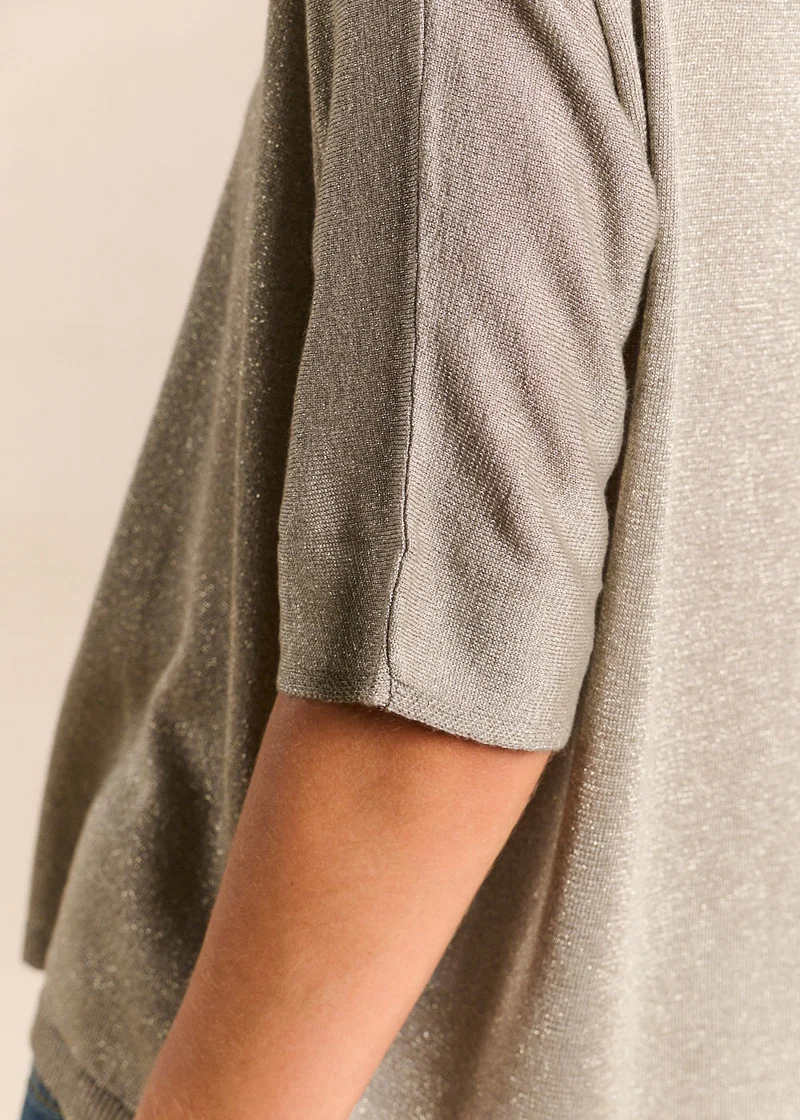 Pull col V oversize en maille brillante et manches courtes