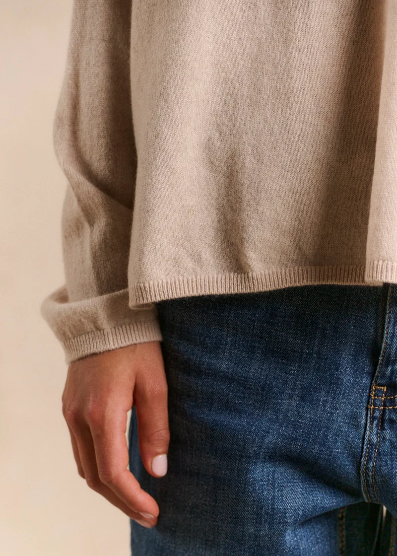 Pull ample en cachemire avec un col tunisien