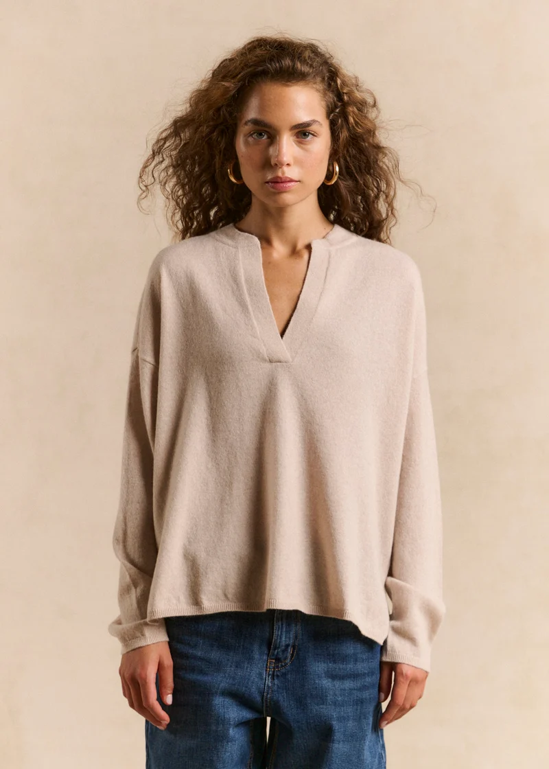 Pull ample en cachemire avec un col tunisien