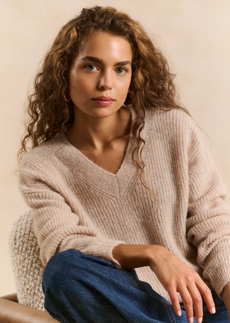 Pull maille côtelée col en V