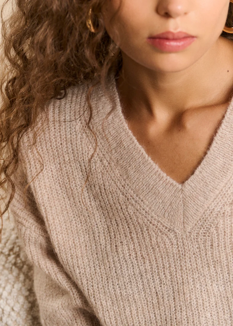 Pull maille côtelée col en V