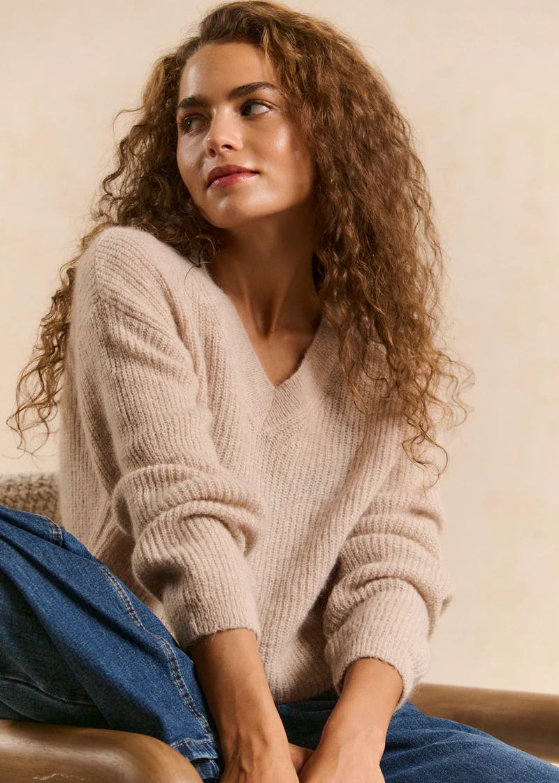 Pull maille côtelée col en V