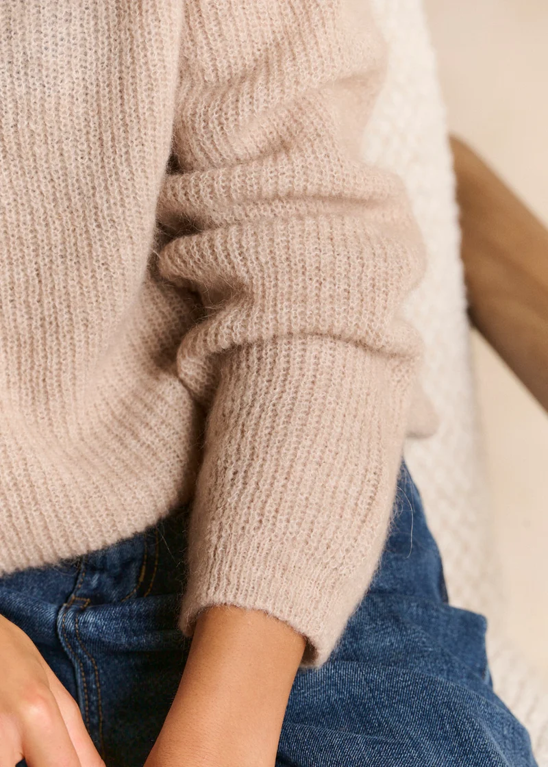 Pull maille côtelée col en V