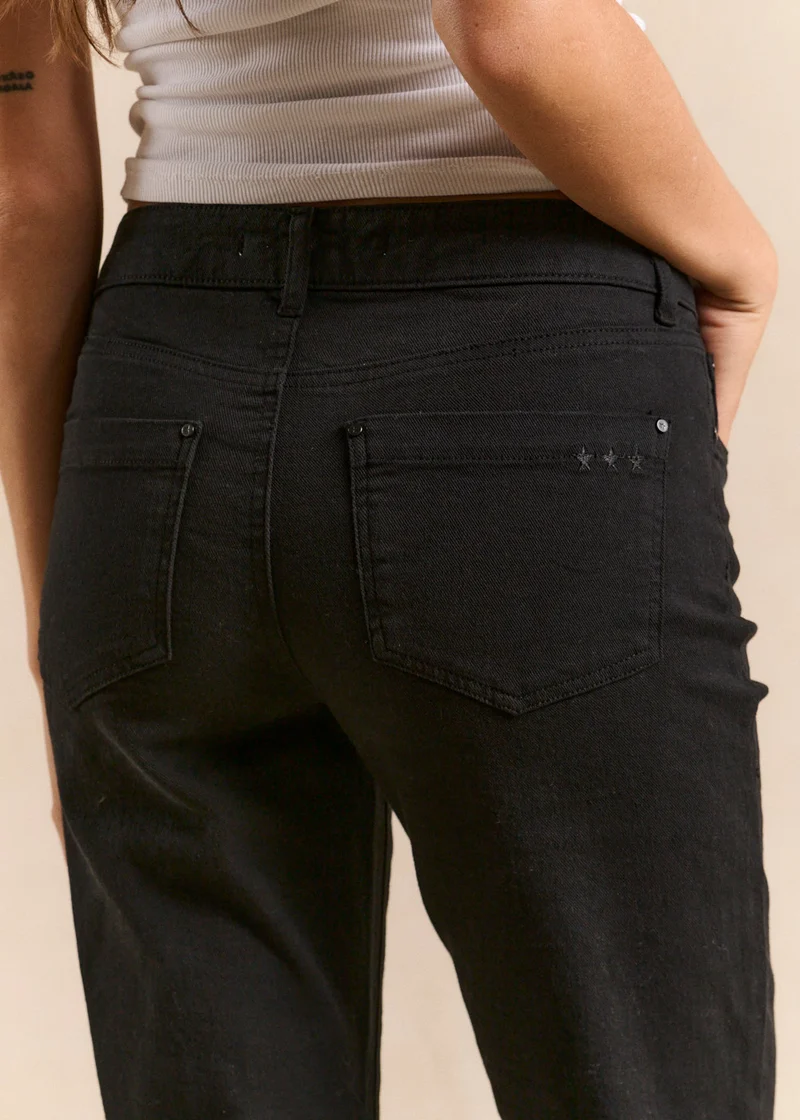Jean flare court en denim noir