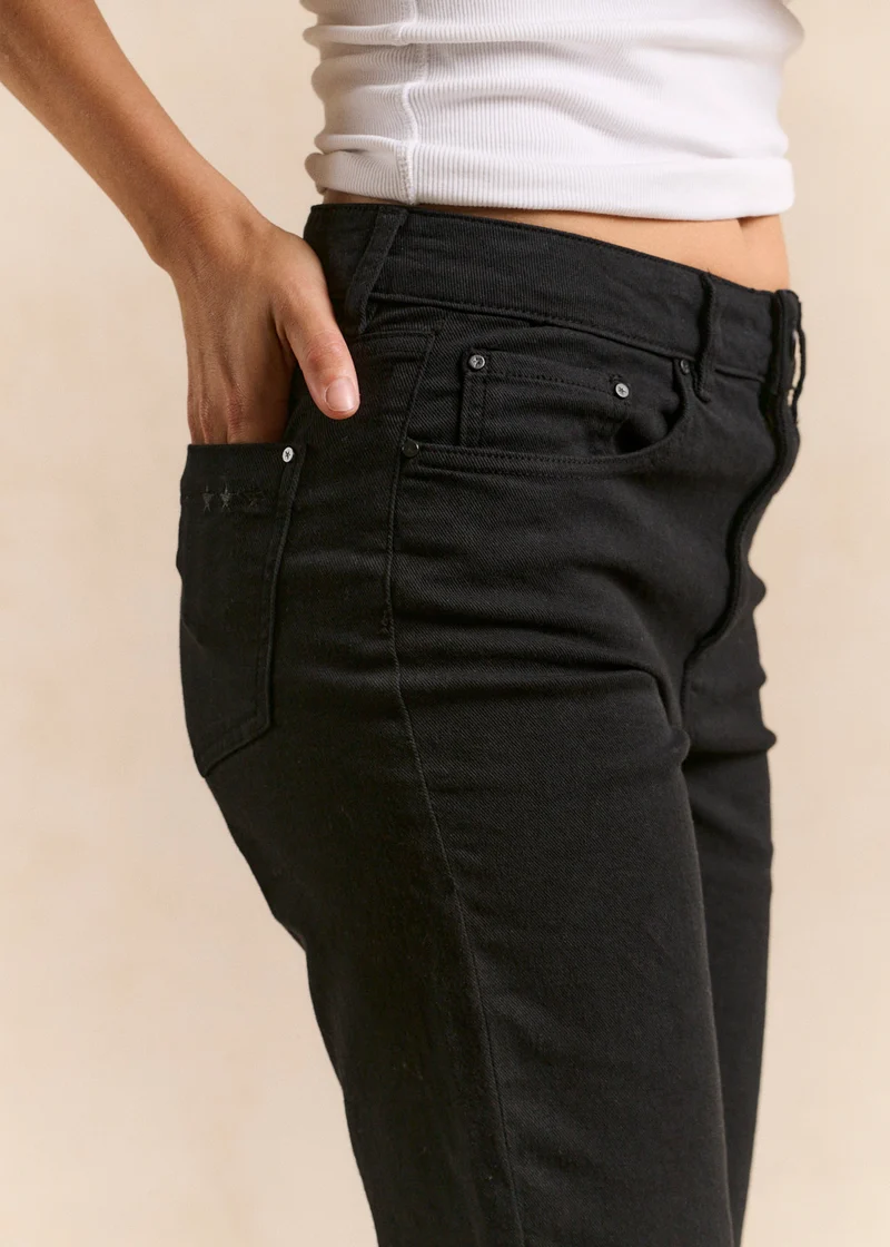 Jean flare court en denim noir