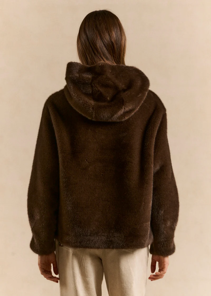 Manteau mi long en fausse fourrure à capuche