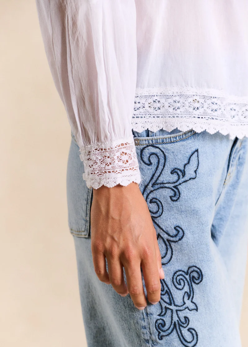 Blouse brodée en voile de coton