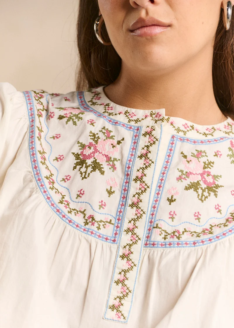 Blouse brodée en coton