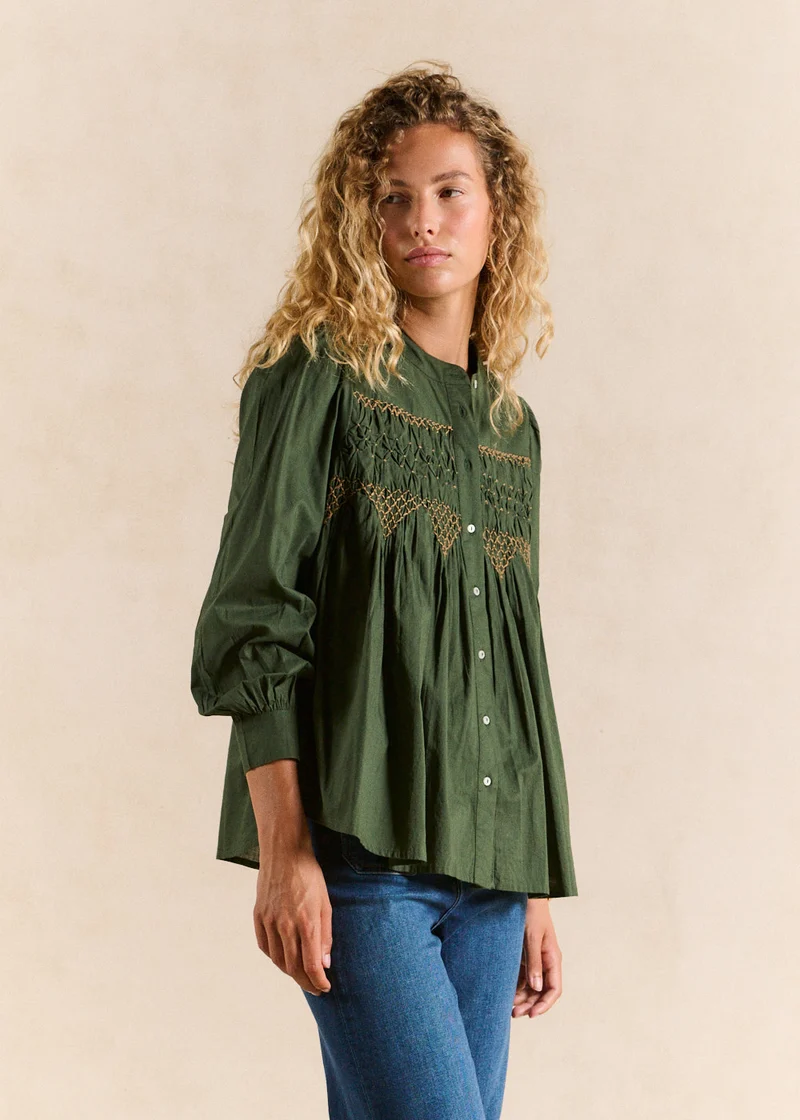 Chemise en coton smockée