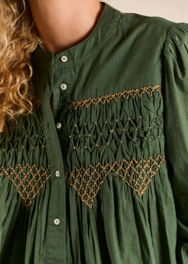 Chemise en coton smockée