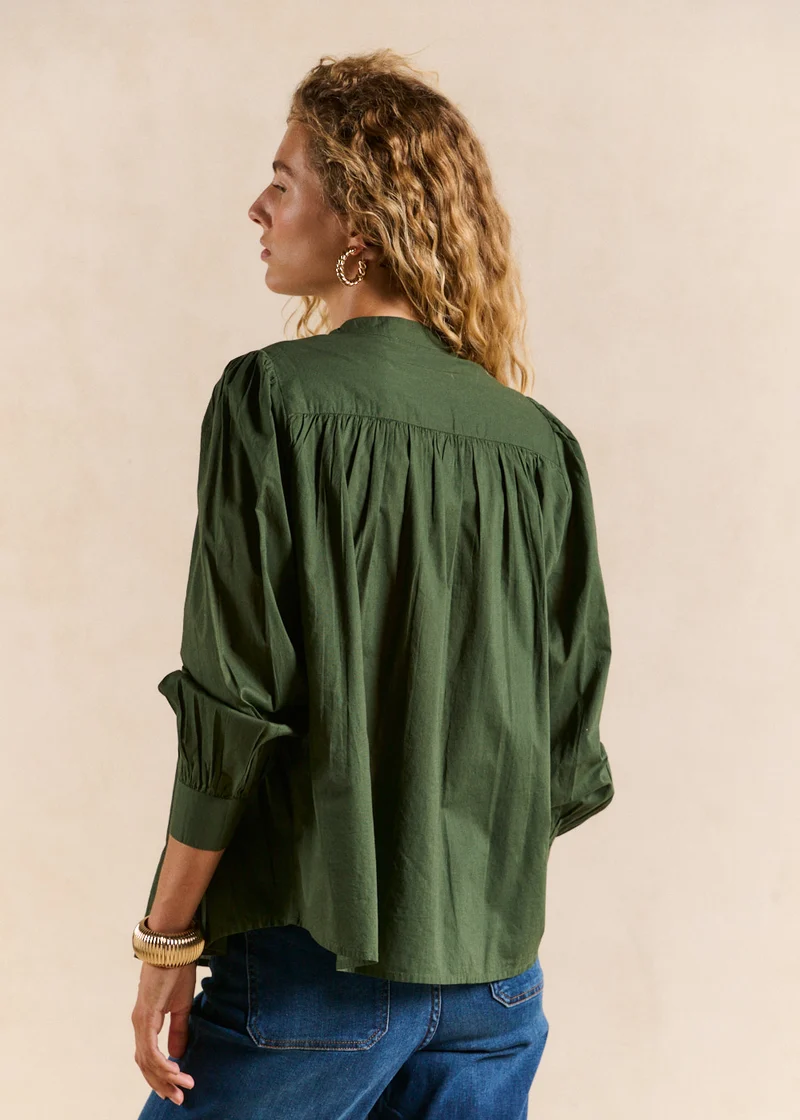 Chemise en coton smockée