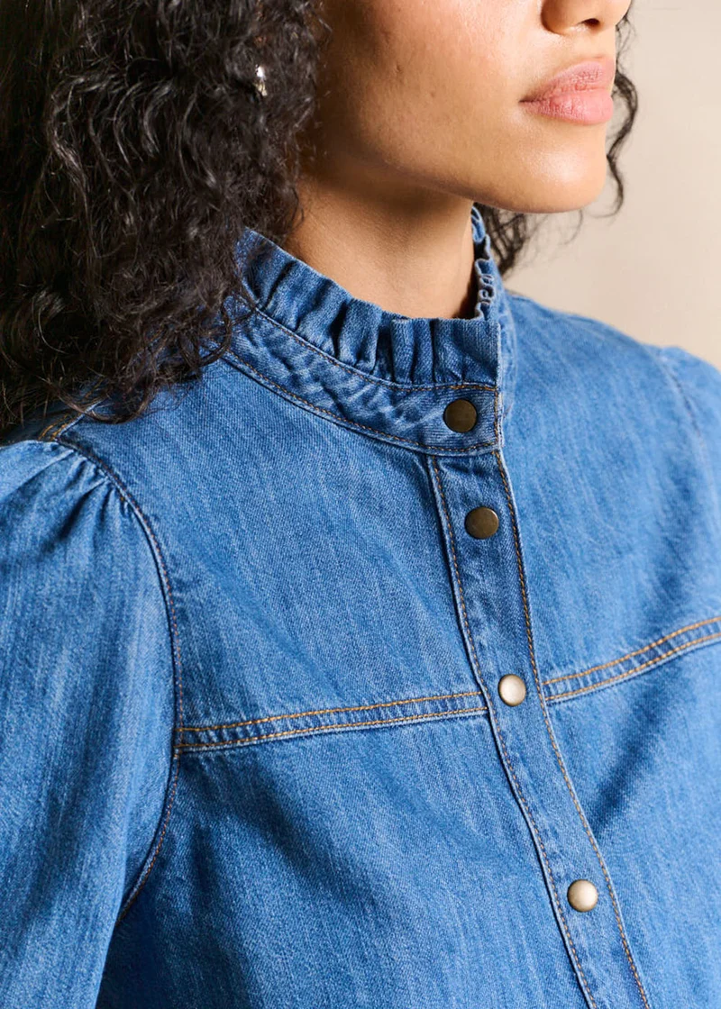 Chemise denim col volanté