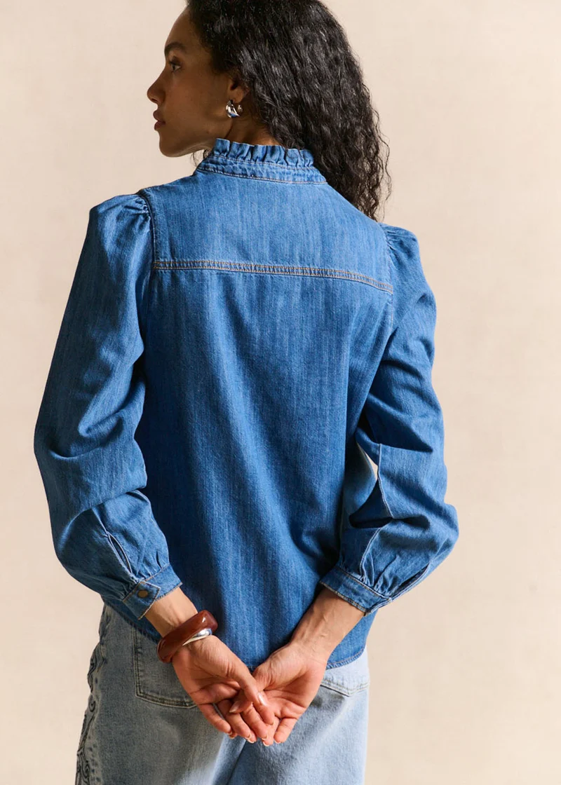 Chemise denim col volanté