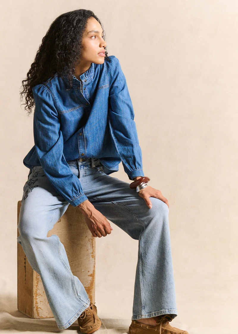 Chemise denim col volanté