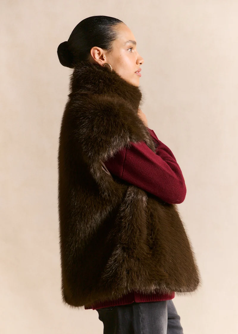 Gilet sans manches effet fourrure poils longs