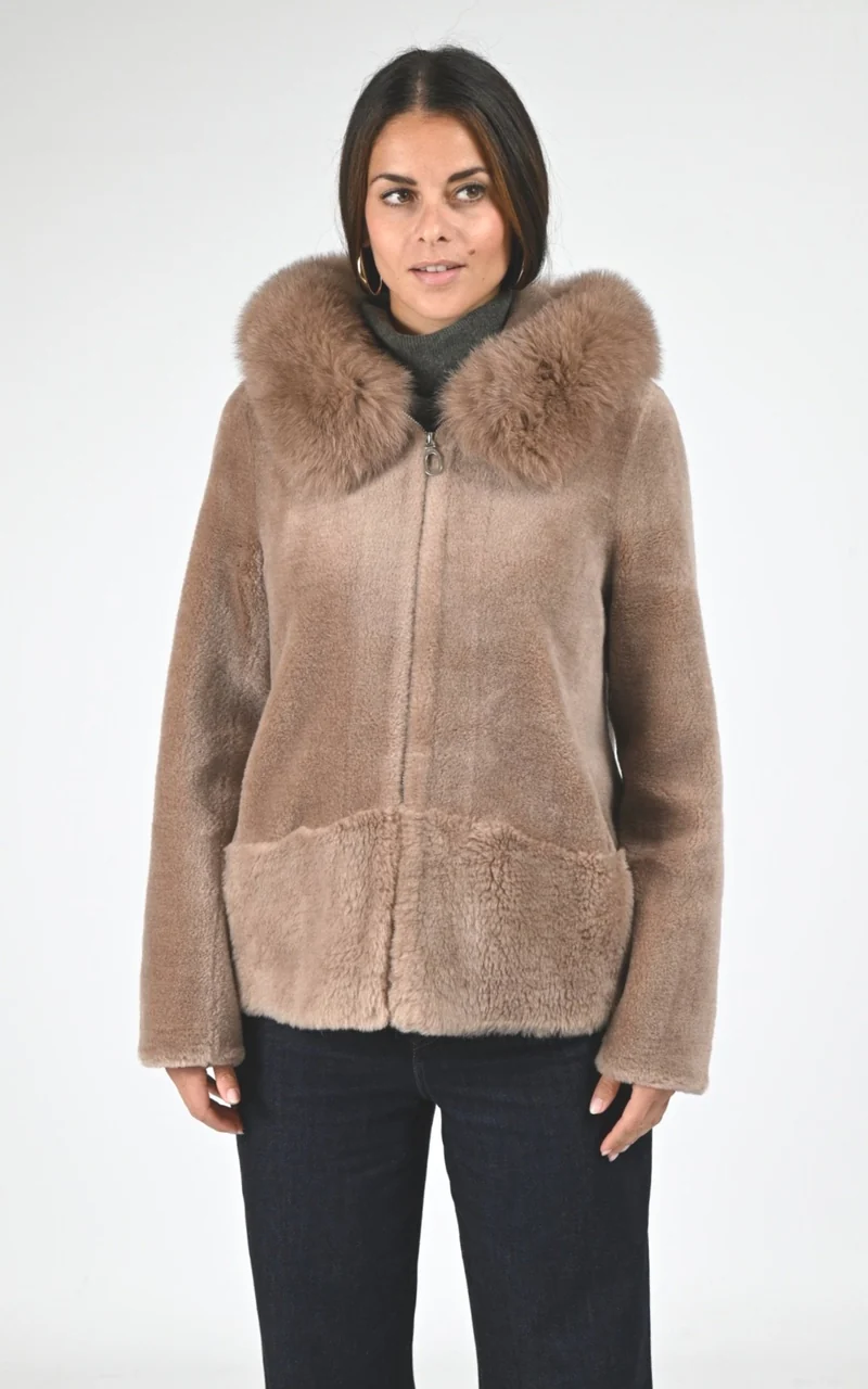 Veste en laine tissée et renard taupe