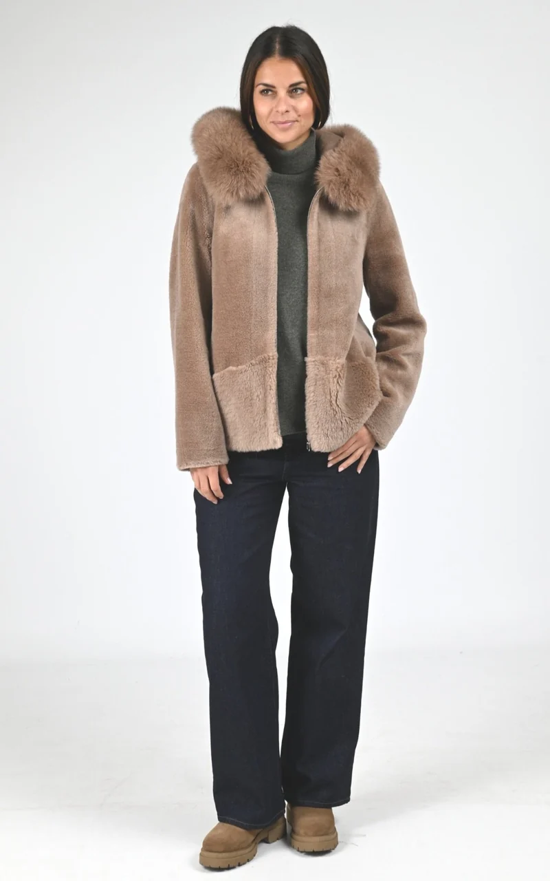 Veste en laine tissée et renard taupe