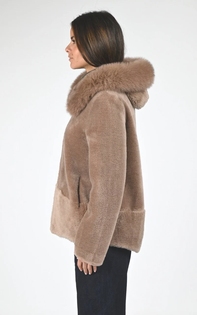 Veste en laine tissée et renard taupe