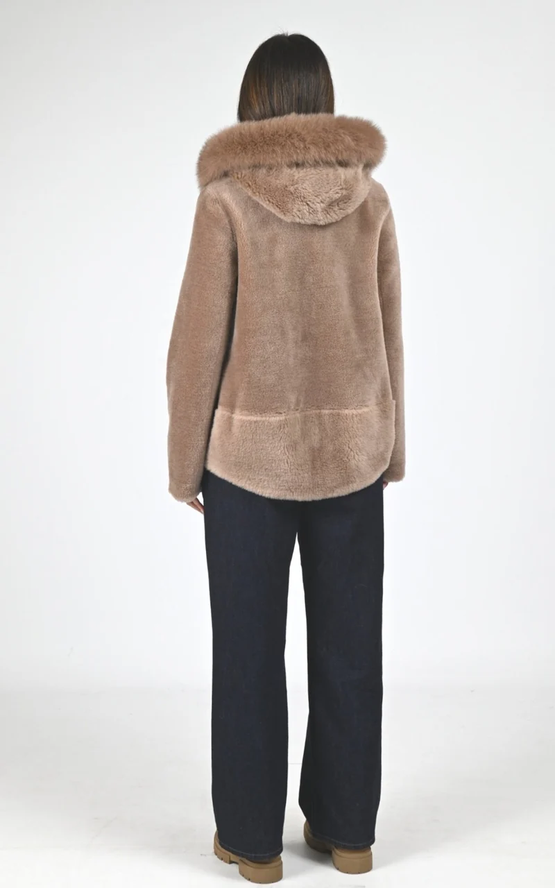 Veste en laine tissée et renard taupe