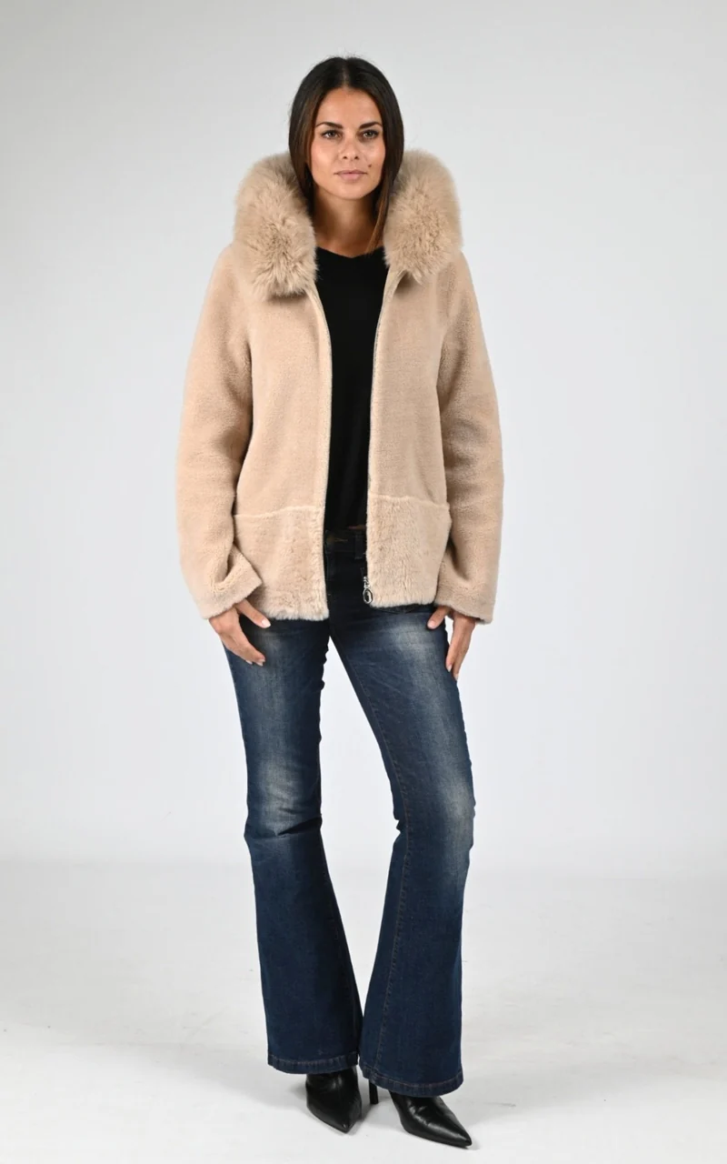 Veste en laine tissée et renard beige