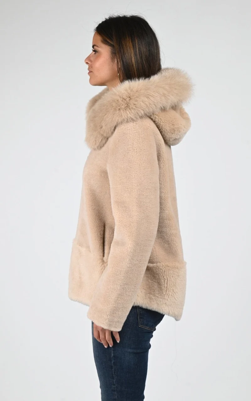 Veste en laine tissée et renard beige
