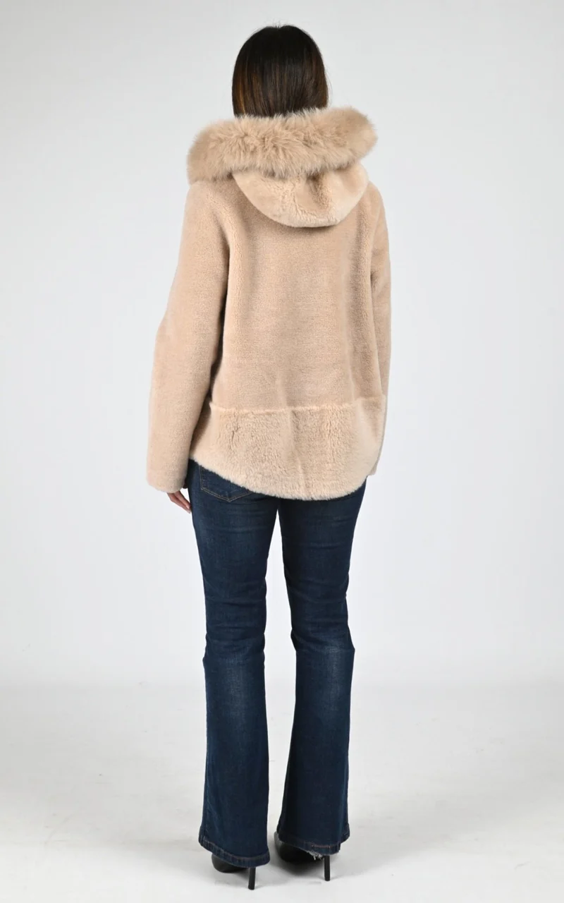 Veste en laine tissée et renard beige