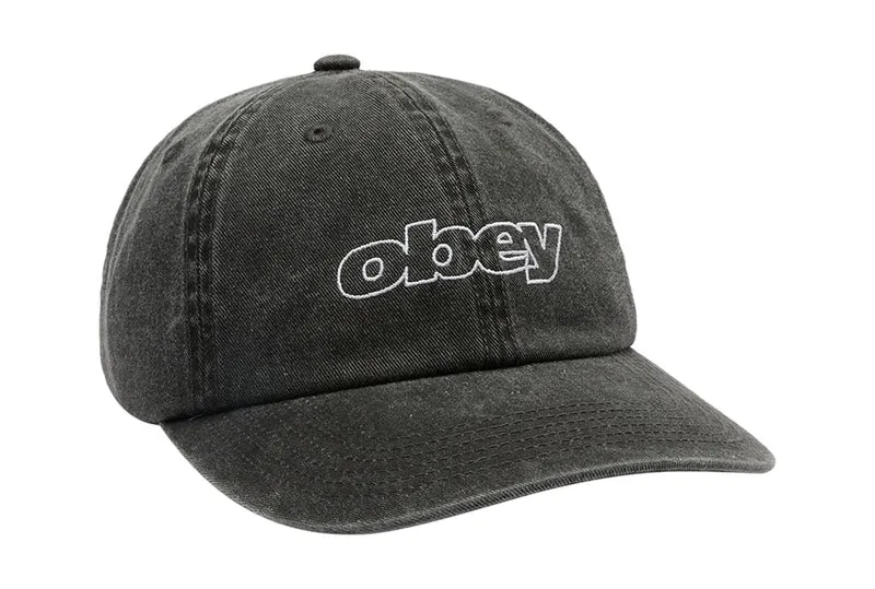 CASQUETTE À 6 PANNEAUX INCLINÉE AVEC FERMETURE À SANGLE