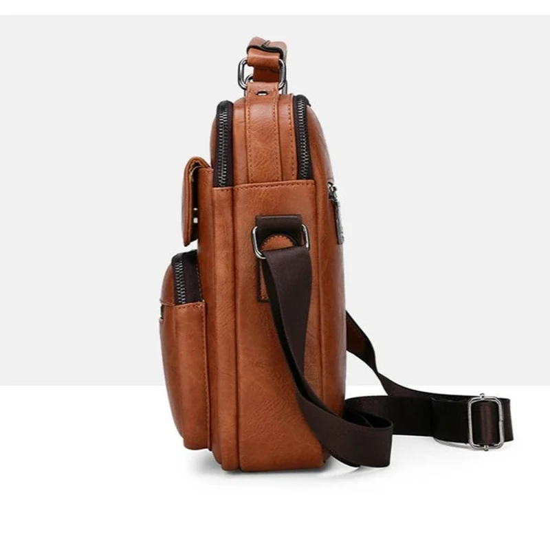 Sacoche en cuir a bandoulière pour homme.